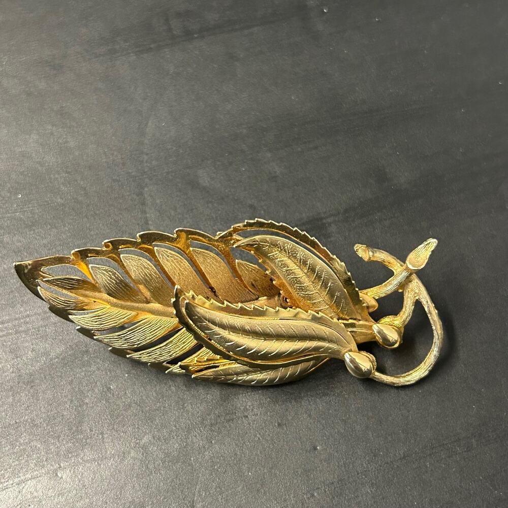 Vintage Textured and Smooth Gold Toned Double Leaf‎ Brooch